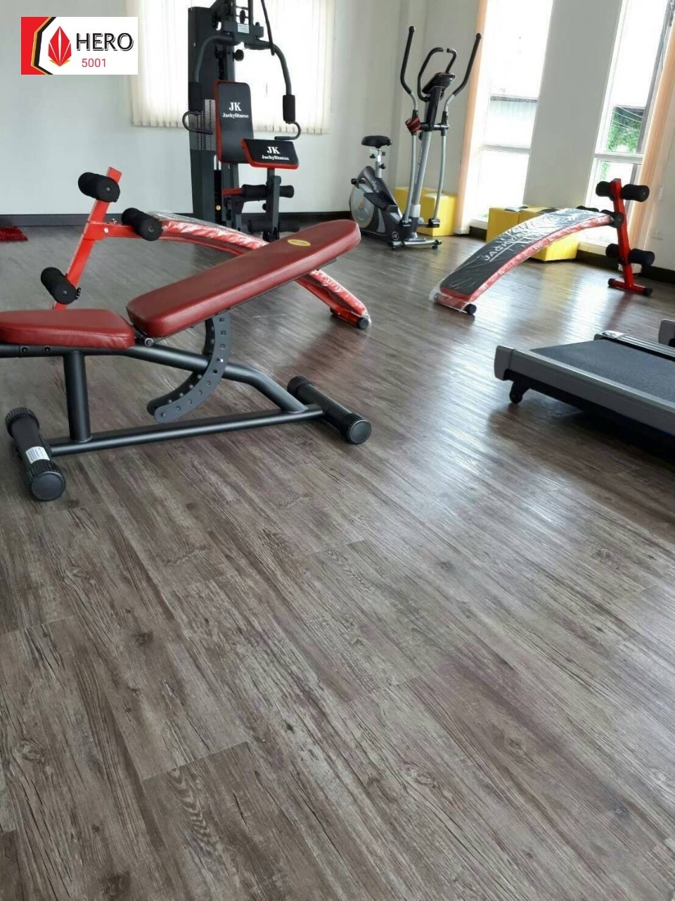 HERO Flooring กระเบื้องยาง LVT รุ่น HERO DRY ความหนา 3 mm. ThaiPick